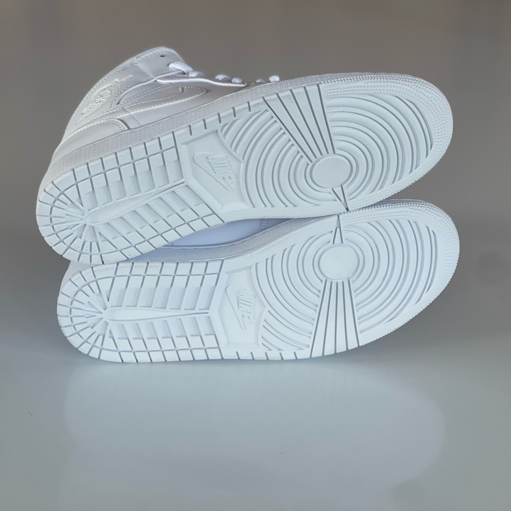 Unworn Nike Air Jordan 1 Mid Triple White US Men's 9.5 - Picture 8 of 12